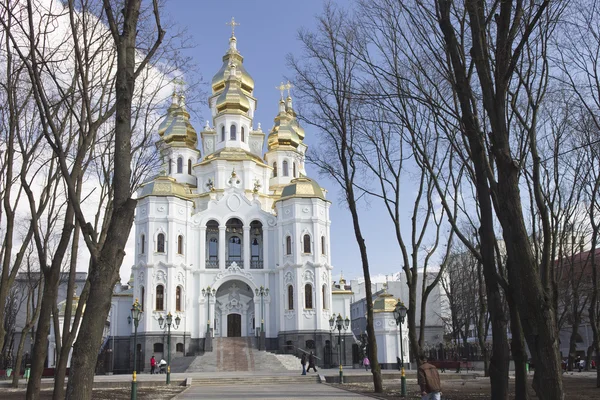Nouveau temple orthodoxe dans le centre de Kharkov — Photo