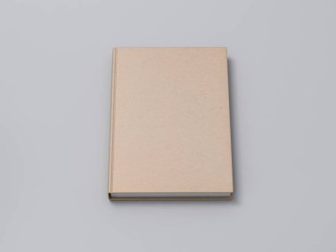 Kitap ya da Defter Mockup, beyaz masanın üzerinde kraft kapağı var. 3d oluşturma
