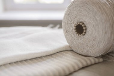 İş parçacığı penceresini yaprakları ile yanındaki rulo