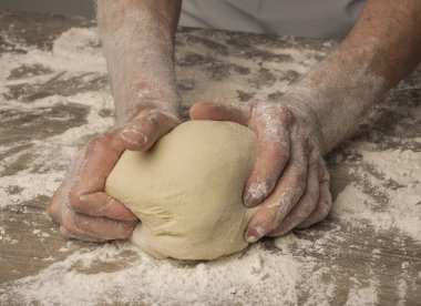 El yapımı kolları tablolar çalışma geleneksel ekmek yanan