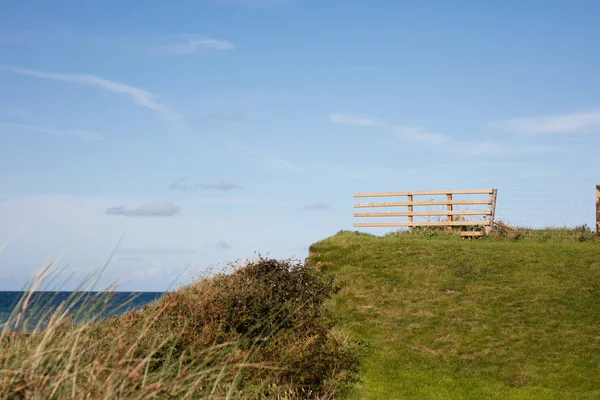 Fence to nowhere — Stock Photo, Image