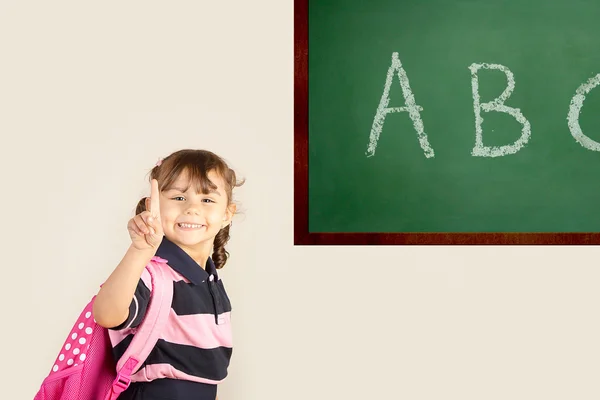 Feliz niña de la escuela con uniforme Imagen de stock