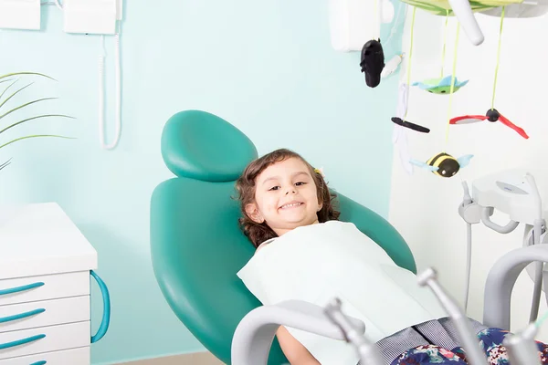 Little girl smiling at dental clinic — Stock Photo, Image