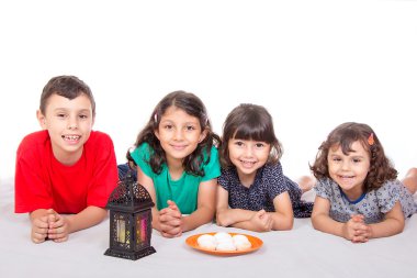 Ramazan Bayramı'nı kutlayan mutlu çocuklar ( Bayram )