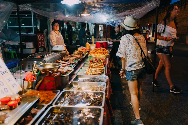 Saturday Night Market, Chiang Mai, Tailandia —  Fotos de Stock