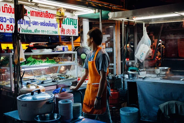 Food stall at the Saturday Night Market, Chiang Mai, Thailand — Stock Photo, Image