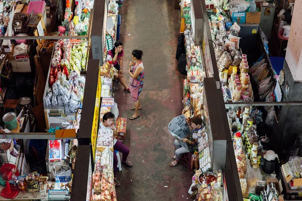 Satıcılar Chinag Mai Warorot piyasada