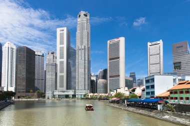 Görünüm og Boat Quay, Singapore yakınındaki Singapur Nehri