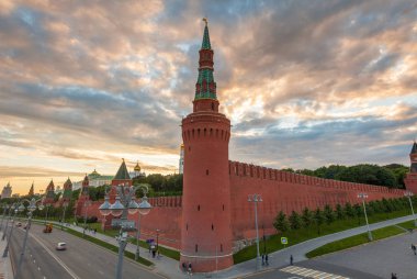 Moskova Kremlin ' üzerinde dramatik günbatımı