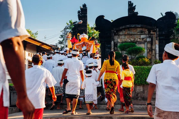 Ceremonial procession, Bali, Indonesia — Stock Photo, Image