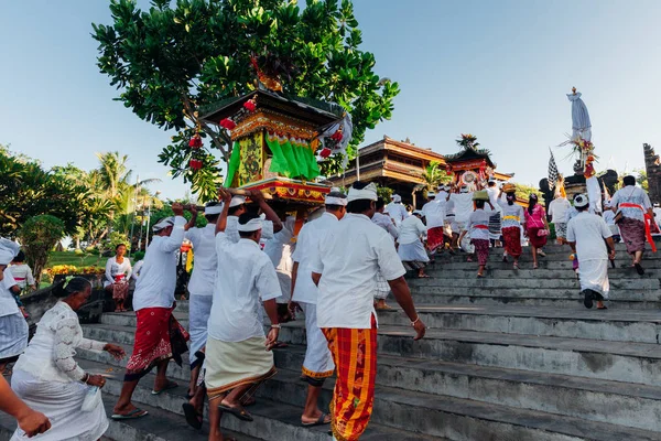 Ceremonial procession, Bali, Indonesia — Stock Photo, Image