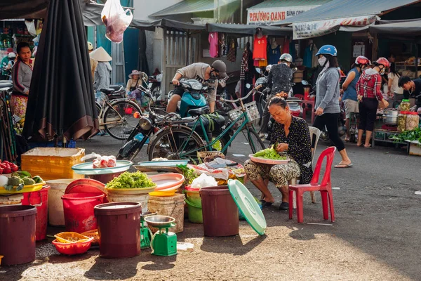 Sabah Pazar, Vietnam satıcıda
