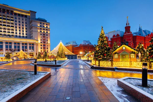 The Manezhnaya Square at Christmas, Moscow, Russia — Stock Photo, Image