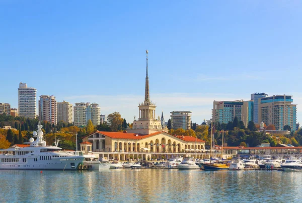 Rusya, Soçi, Liman, Deniz İstasyonu, Turtada gemiler ve yatlar