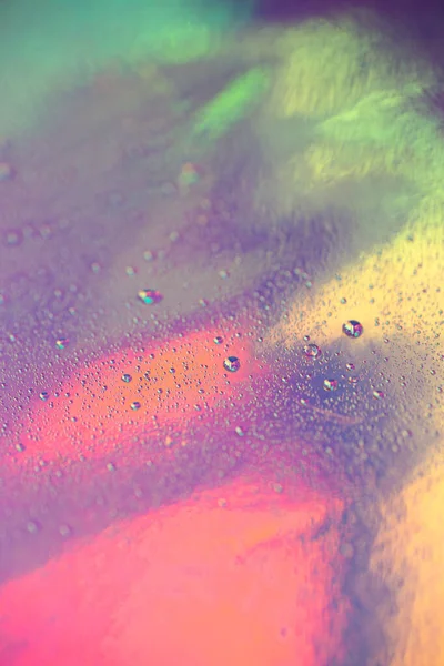 Много Маленьких Капель Воды Красочном Пастельном Голографическом Фоне Абстрактный Фон — стоковое фото