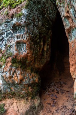 Güzel büyük taş kaya 