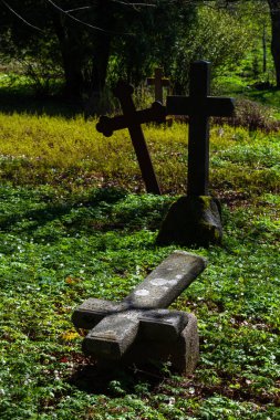 Rusty eski mezarlıkta kesişiyor.