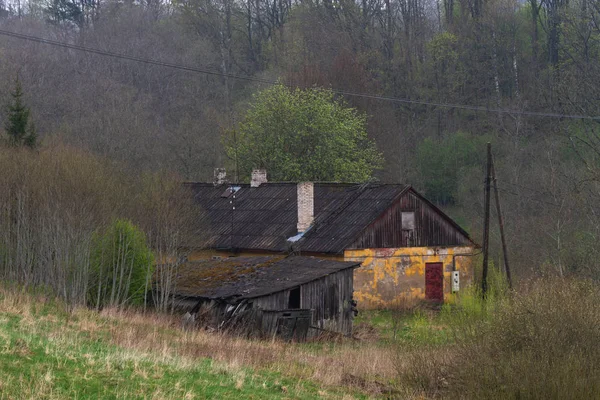 Antico Edificio Abbandonato Nella Natura — Foto Stock