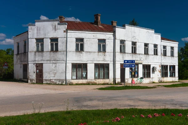 Edificio Antiguo Cerca Carretera Durante Día — Foto de Stock