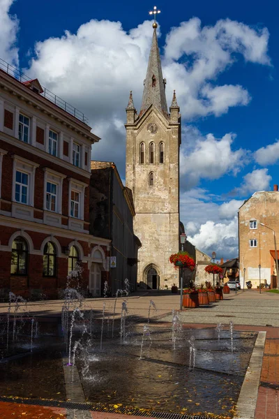 Eski Avrupa Kentinde Çeşmeli Meydan — Stok fotoğraf
