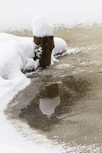 Rio Inverno Com Neve Gelo — Fotografia de Stock