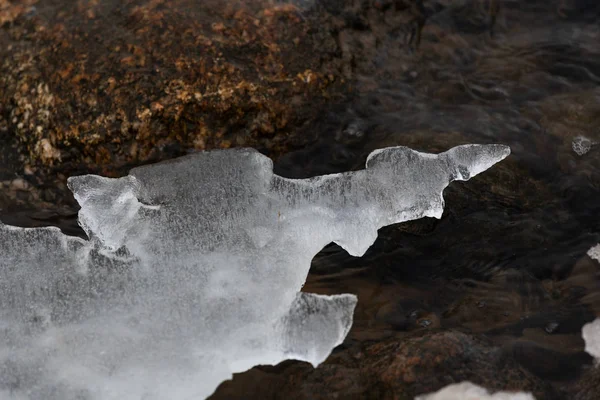 Зимнее Морское Побережье Камнями — стоковое фото