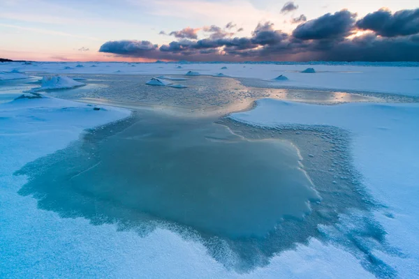 日落时分的白雪海岸 — 图库照片