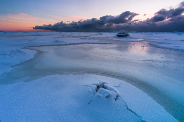 日落时分的白雪海岸 — 图库照片