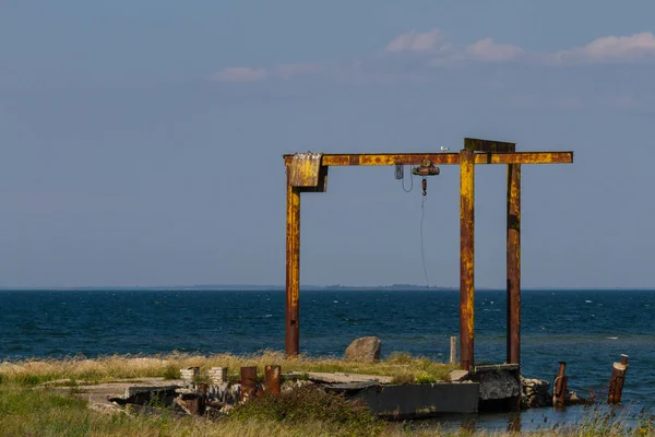 Rusty Iron Construction Sea Coast — Stock Photo, Image