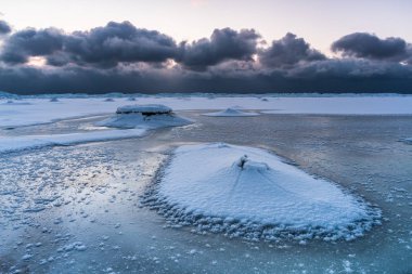 kış sezonu karlı manzara 