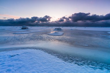 kış sezonu karlı manzara  