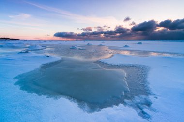 kış sezonu karlı manzara  