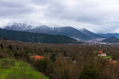 Yunanistan 'ın Epirus, Tzoumerka, Karpenisi ve Zagorihori kentlerindeki dağ manzaraları