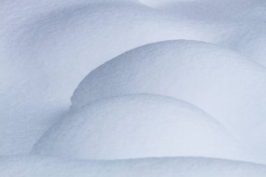 Kış mevsiminde karlı bir zemin