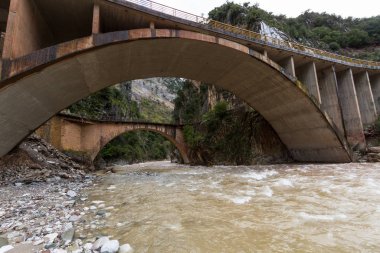 Yunanistan dağlarında nehirler ve ulusal park