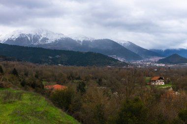 Yunanistan 'ın Epirus, Tzoumerka, Karpenisi ve Zagorihori kentlerindeki dağ manzaraları