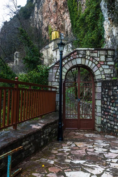 Vieille Église Chrétienne Brique Dans Les Montagnes — Photo