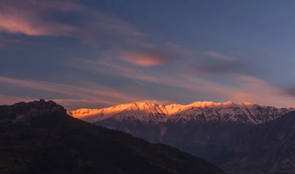 日の出時の山の風景 — ストック写真