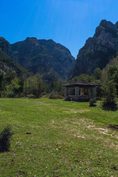 エピロス ツズメルカ カルペニシ ザゴリオホリのギリシャの山の風景 — ストック写真