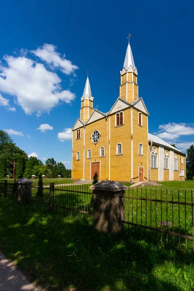 Christian Church Sunny Day — kuvapankkivalokuva