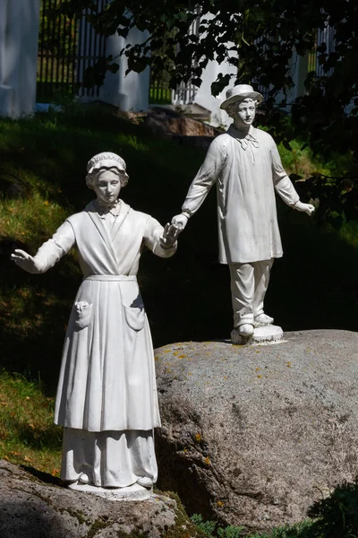 Monumento Cristiano Umano Nel Cortile Verde — Foto Stock