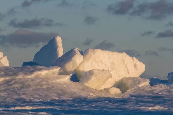 Costa Mar Con Hielo Temporada Invierno —  Fotos de Stock