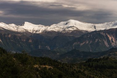 Yunanistan 'ın Epirus, Tzoumerka, Karpenisi ve Zagorihori kentlerindeki dağ manzaraları