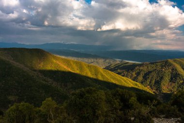 Yunanistan 'ın Tzoumerka kentindeki dağ manzaraları
