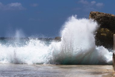 Malta adasındaki deniz kıyısı