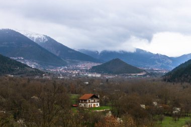 Yunanistan 'ın Epirus, Tzoumerka, Karpenisi ve Zagorihori kentlerindeki dağ manzaraları