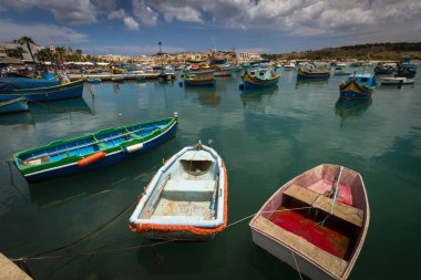 Malta 'daki deniz limanında tekneler