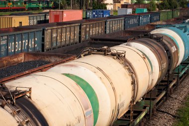 Letonya 'daki endüstriyel tren istasyonu