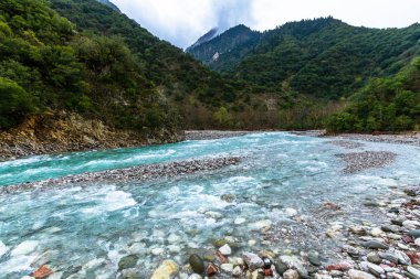 Yunanistan dağlarında nehirler ve ulusal park