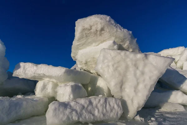 Costa Del Mare Con Ghiaccio Nella Stagione Invernale — Foto Stock